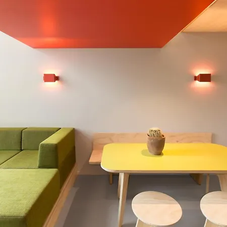 Volkshotel Szálloda