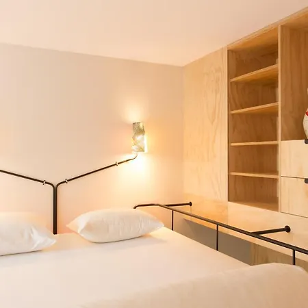 Volkshotel Szálloda