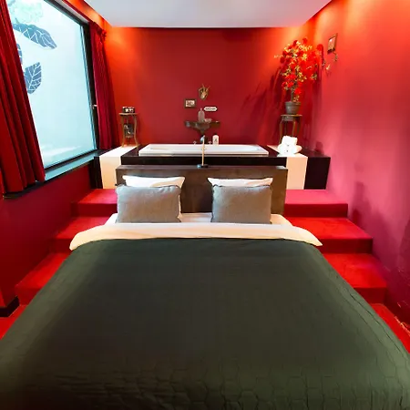 Volkshotel Szálloda 3*